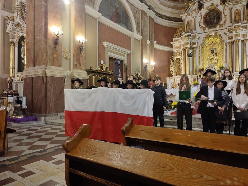 Święto Niepodległości. Tak wyglądały uroczystości patriotyczne w Kadzidle [17.11.2022] - zdjęcie #10 - eOstroleka.pl