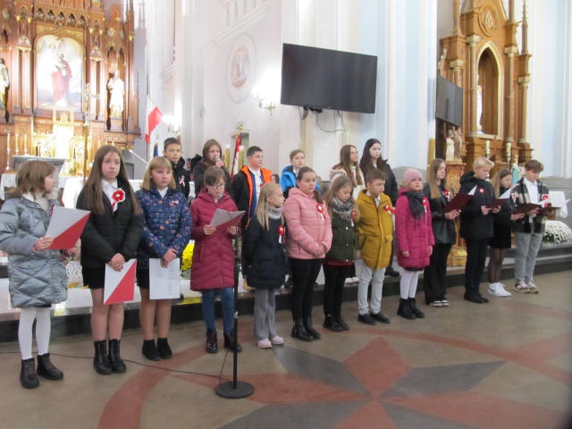 W Baranowie świętowano Dzień Niepodległości [17.11.2022] - zdjęcie #78 - eOstroleka.pl