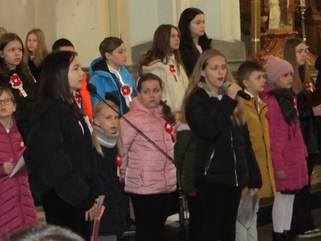 W Baranowie świętowano Dzień Niepodległości [17.11.2022] - zdjęcie #73 - eOstroleka.pl