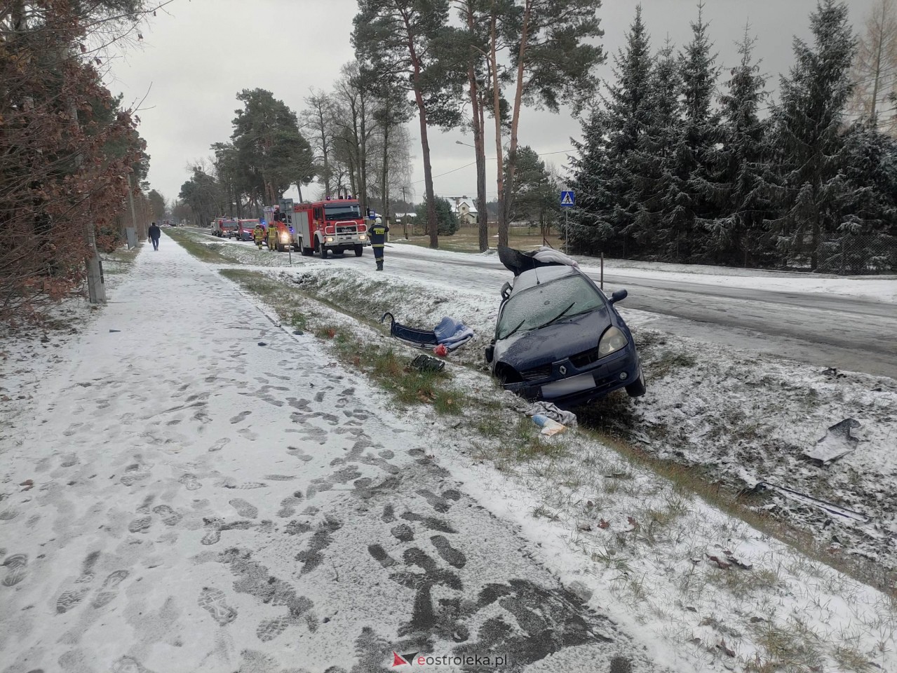Uwaga wypadek! W zderzeniu busa i osobówki poszkodowane dwie osoby [18.11.2022] - zdjęcie #5 - eOstroleka.pl