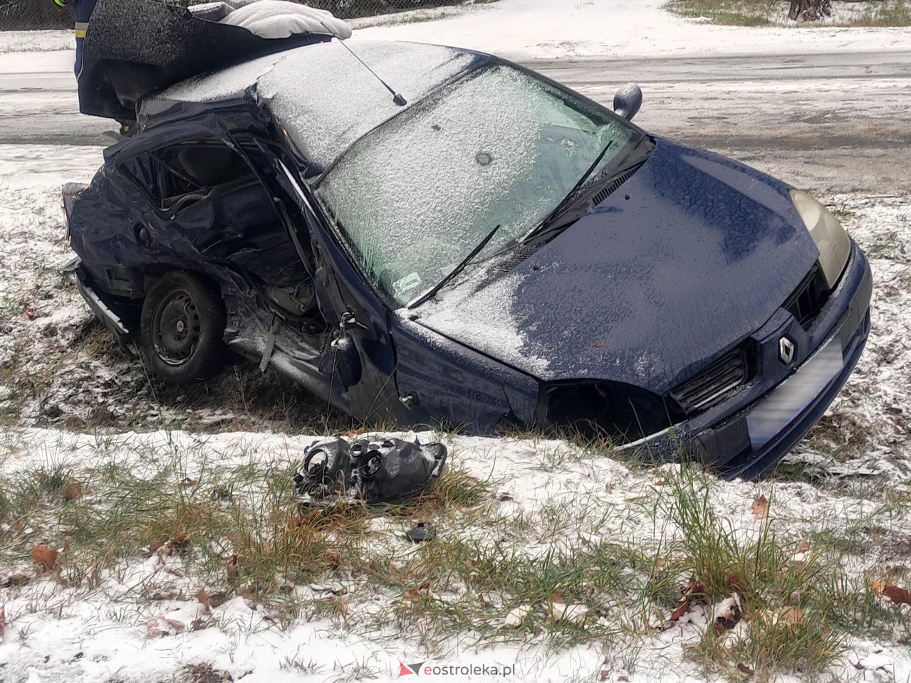Uwaga wypadek! W zderzeniu busa i osobówki poszkodowane dwie osoby [18.11.2022] - zdjęcie #15 - eOstroleka.pl