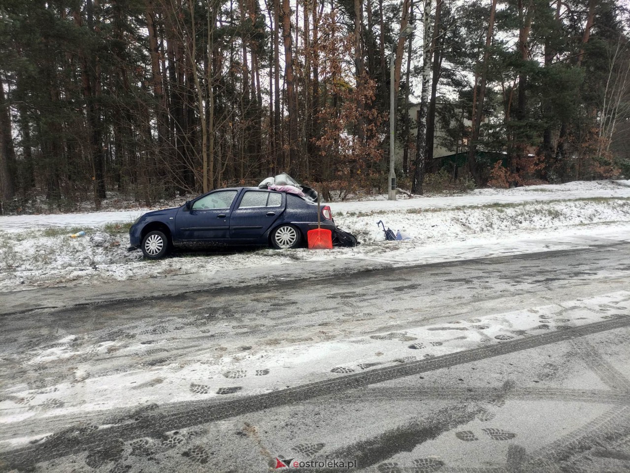 Uwaga wypadek! W zderzeniu busa i osobówki poszkodowane dwie osoby [18.11.2022] - zdjęcie #14 - eOstroleka.pl