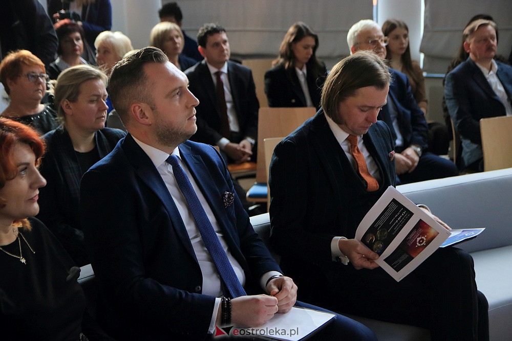 Konferencja w Multicentrum: “Przyszłość Mazowsza z Funduszami Europejskimi” [18.11.2022] - zdjęcie #27 - eOstroleka.pl