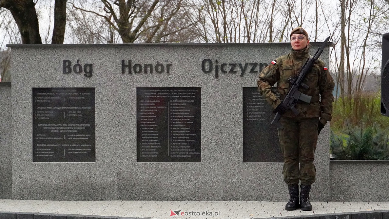 Odsłonięcie pomnika Niepodległości i Chwały w Pasiekach [18.11.2022] - zdjęcie #31 - eOstroleka.pl