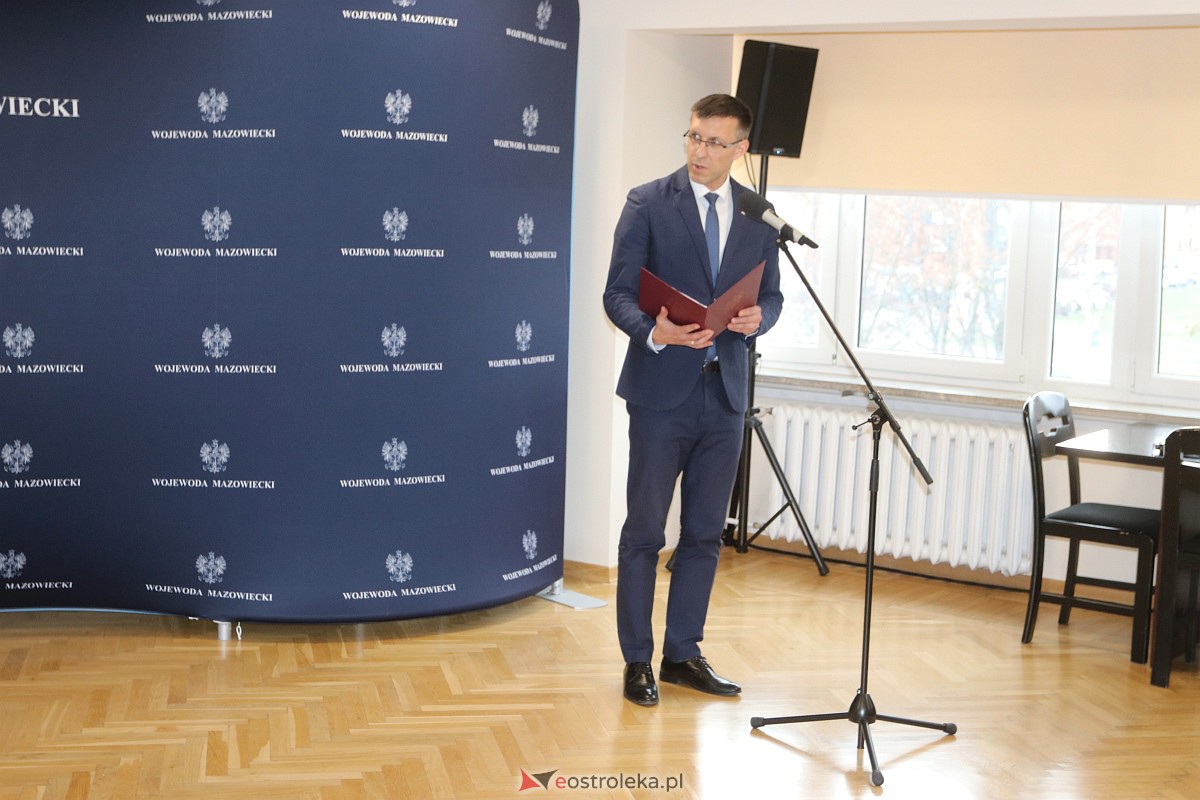 Wręczenie odznaczeń państwowych w Ostrołęce [18.11.2022] - zdjęcie #1 - eOstroleka.pl