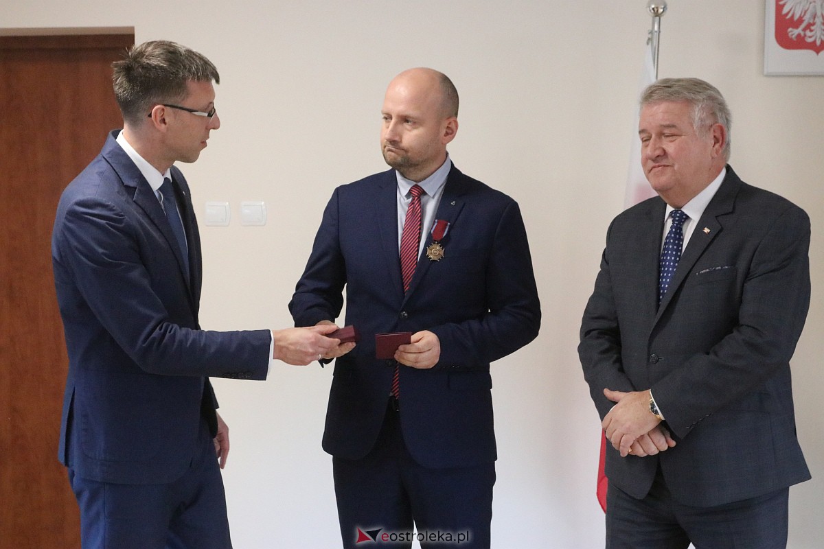 Wręczenie odznaczeń państwowych w Ostrołęce [18.11.2022] - zdjęcie #36 - eOstroleka.pl
