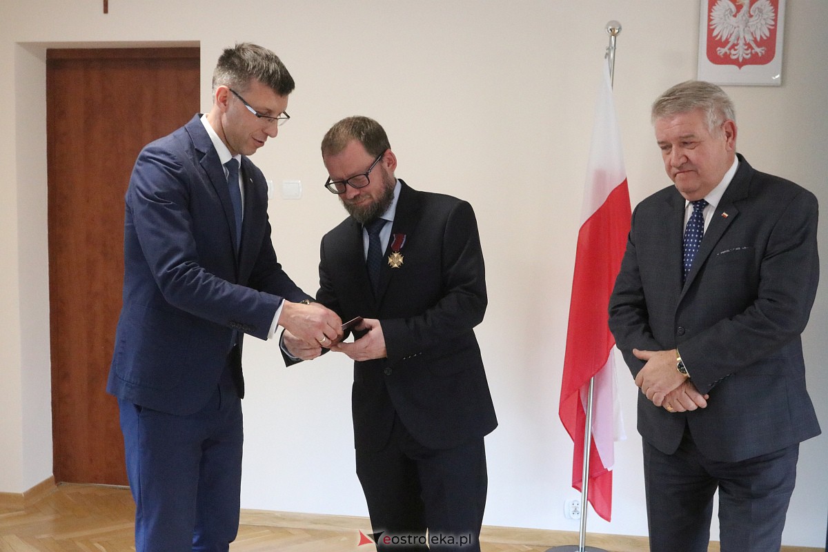 Wręczenie odznaczeń państwowych w Ostrołęce [18.11.2022] - zdjęcie #26 - eOstroleka.pl