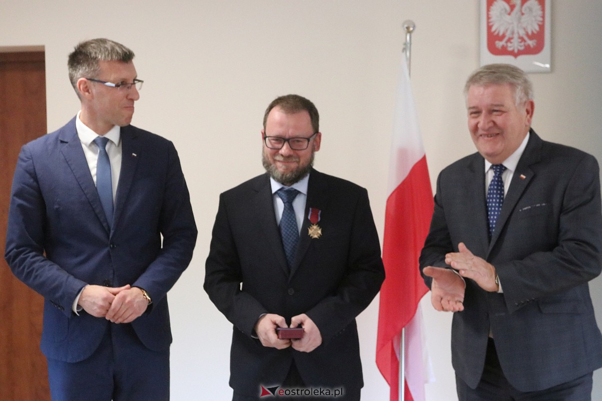 Wręczenie odznaczeń państwowych w Ostrołęce [18.11.2022] - zdjęcie #25 - eOstroleka.pl