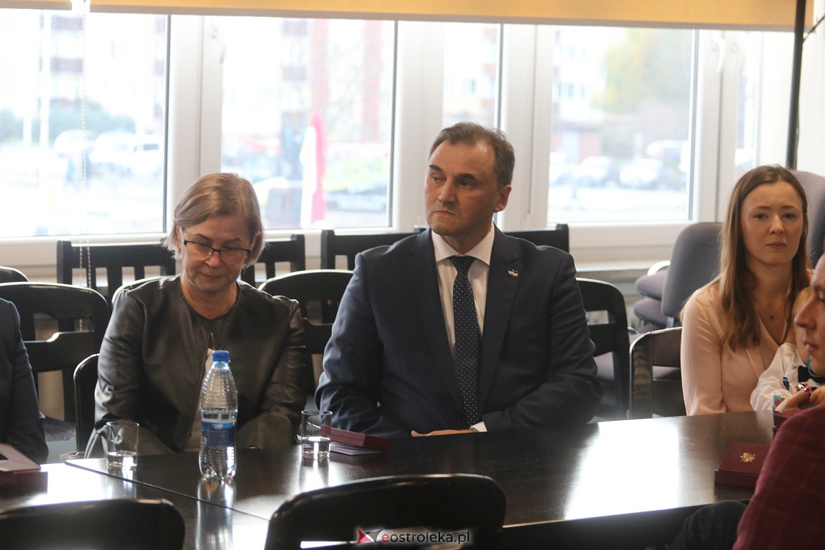 Wręczenie odznaczeń państwowych w Ostrołęce [18.11.2022] - zdjęcie #13 - eOstroleka.pl