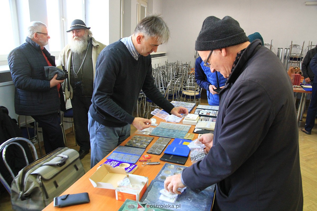Listopadowa giełda kolekcjonerska. Pierwsza z nowym zarządem klubu i jedna z ostatnich w tym roku [20.11.2022] - zdjęcie #4 - eOstroleka.pl