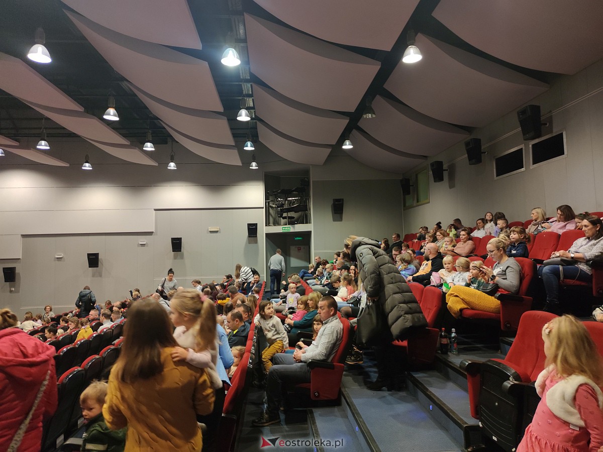 Godziny dla Rodziny - spektakl pt. Calineczka [20.11.2022] - zdjęcie #14 - eOstroleka.pl