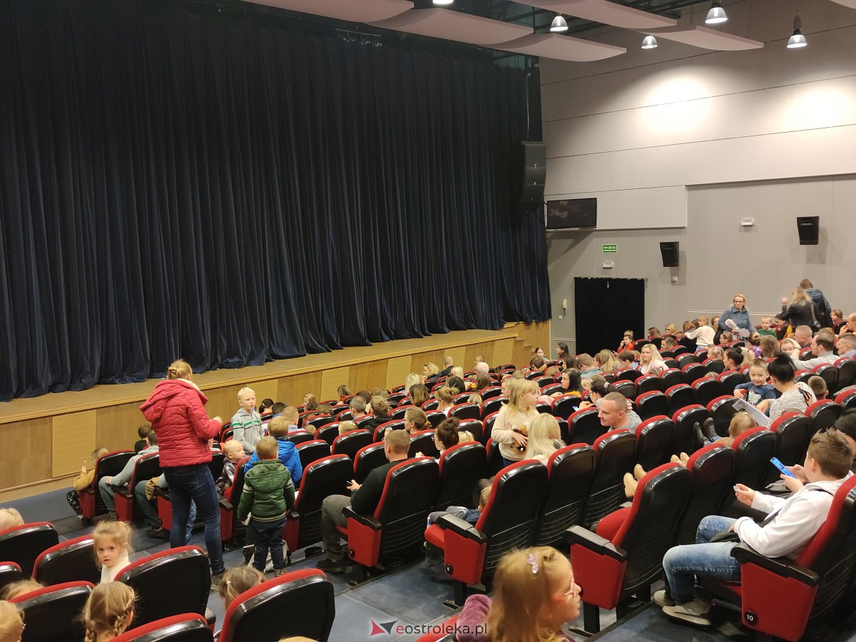 Godziny dla Rodziny - spektakl pt. Calineczka [20.11.2022] - zdjęcie #12 - eOstroleka.pl