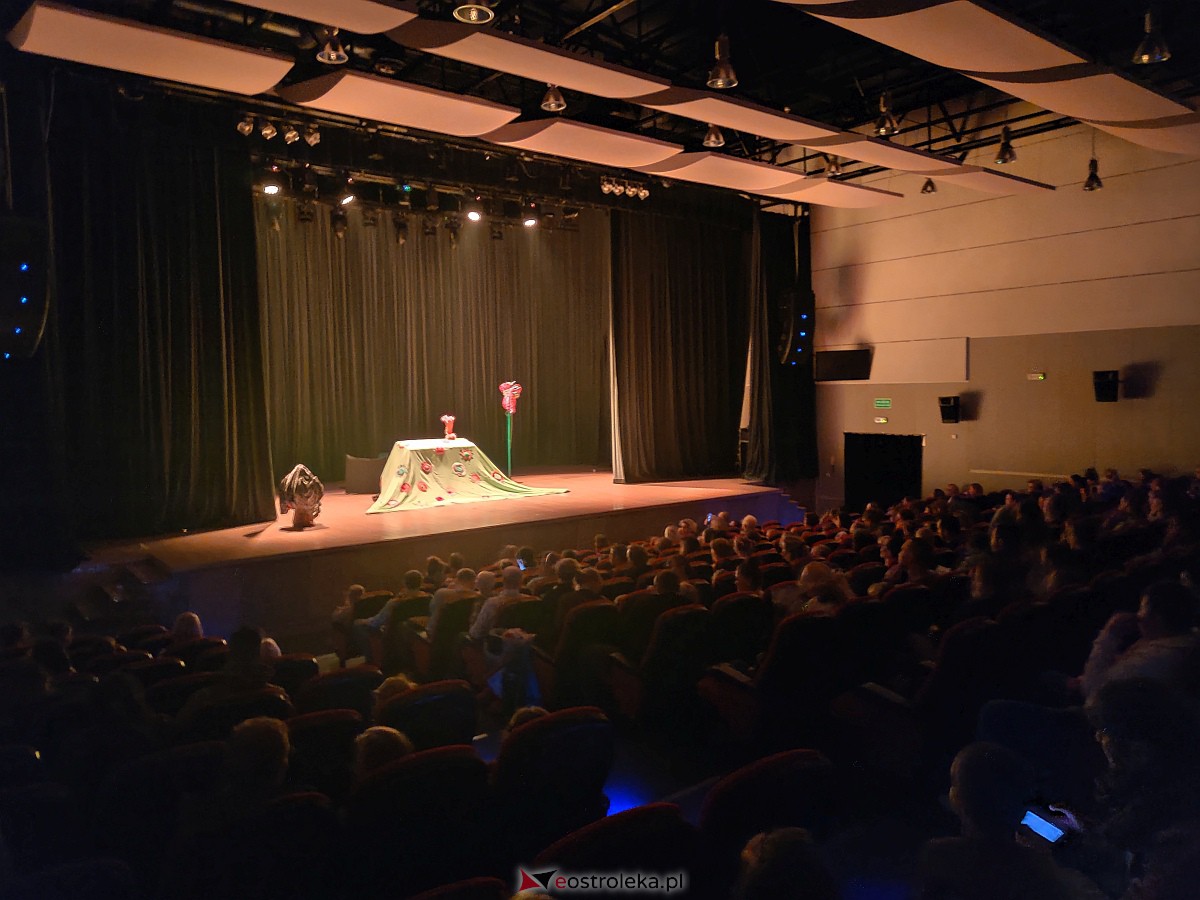 Godziny dla Rodziny - spektakl pt. Calineczka [20.11.2022] - zdjęcie #11 - eOstroleka.pl