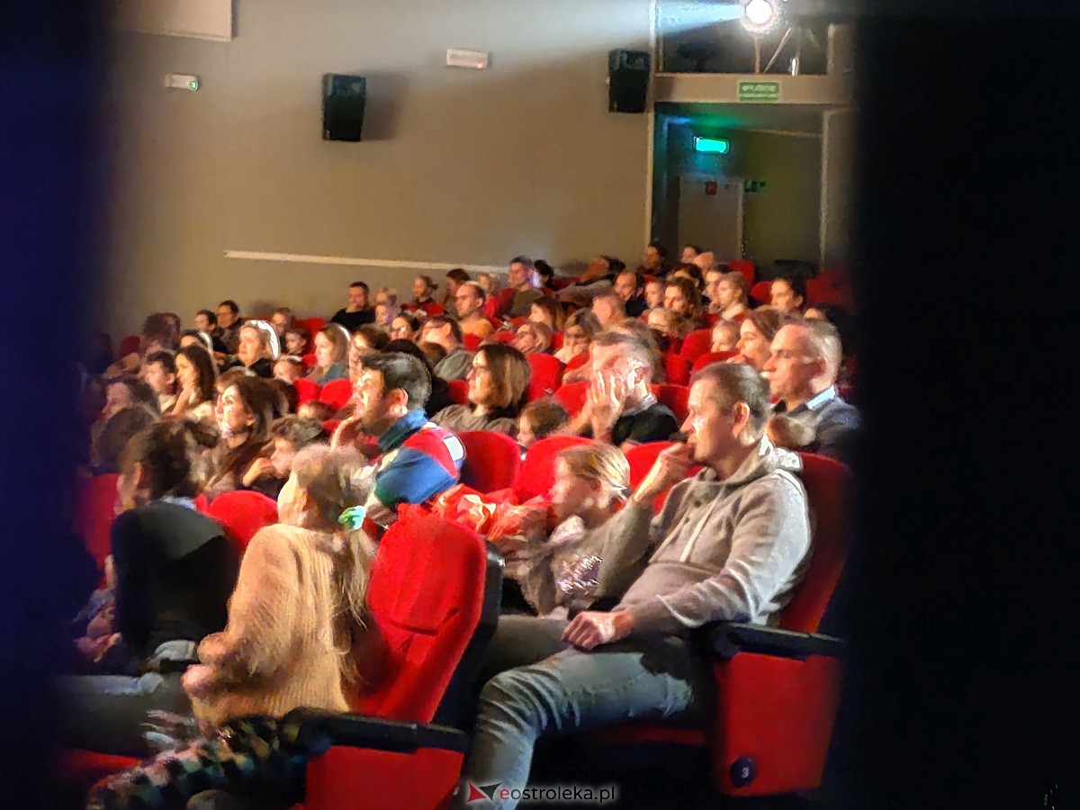 Godziny dla Rodziny - spektakl pt. Calineczka [20.11.2022] - zdjęcie #10 - eOstroleka.pl