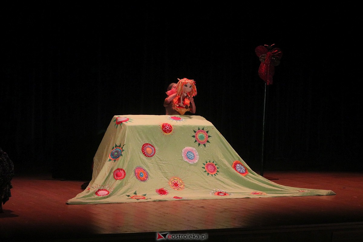 Godziny dla Rodziny - spektakl pt. Calineczka [20.11.2022] - zdjęcie #8 - eOstroleka.pl