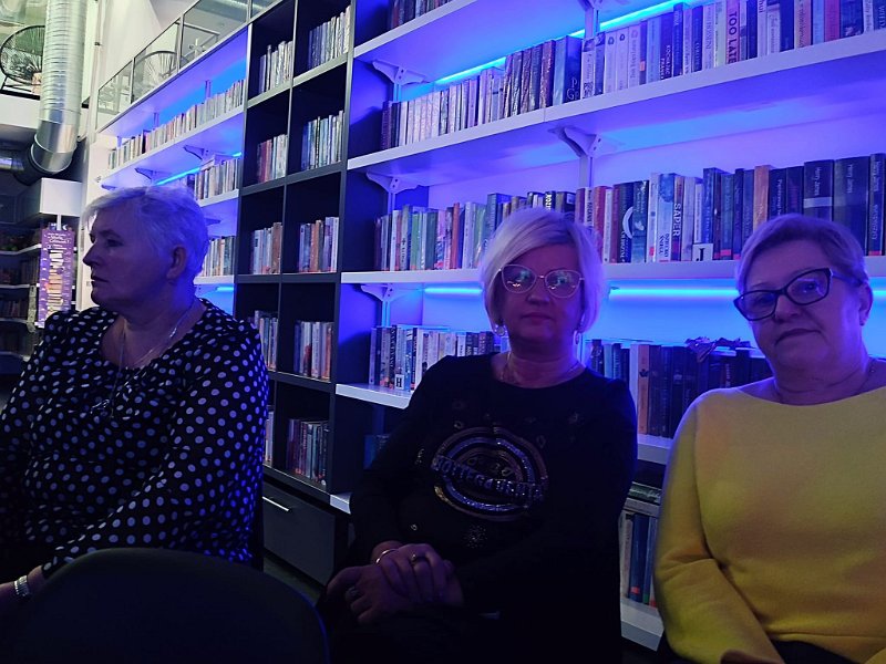 Zaduszki poetyckie w kadzidlańskiej bibliotece [17.11.2022] - zdjęcie #5 - eOstroleka.pl