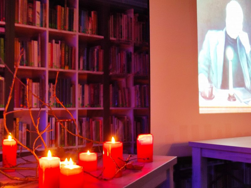 Zaduszki poetyckie w kadzidlańskiej bibliotece [17.11.2022] - zdjęcie #3 - eOstroleka.pl