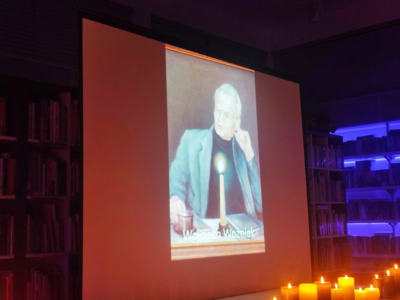 Zaduszki poetyckie w kadzidlańskiej bibliotece [17.11.2022] - zdjęcie #9 - eOstroleka.pl