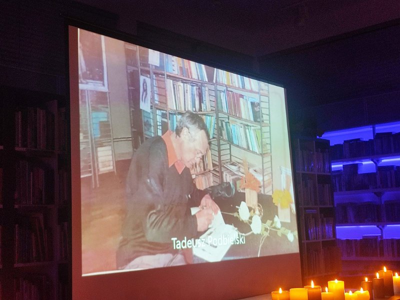 Zaduszki poetyckie w kadzidlańskiej bibliotece [17.11.2022] - zdjęcie #8 - eOstroleka.pl