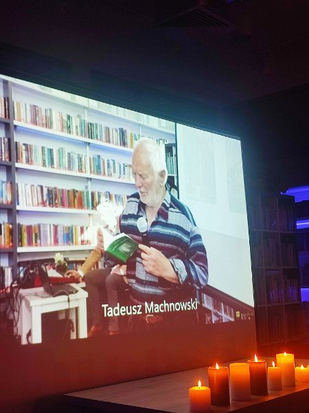 Zaduszki poetyckie w kadzidlańskiej bibliotece [17.11.2022] - zdjęcie #7 - eOstroleka.pl