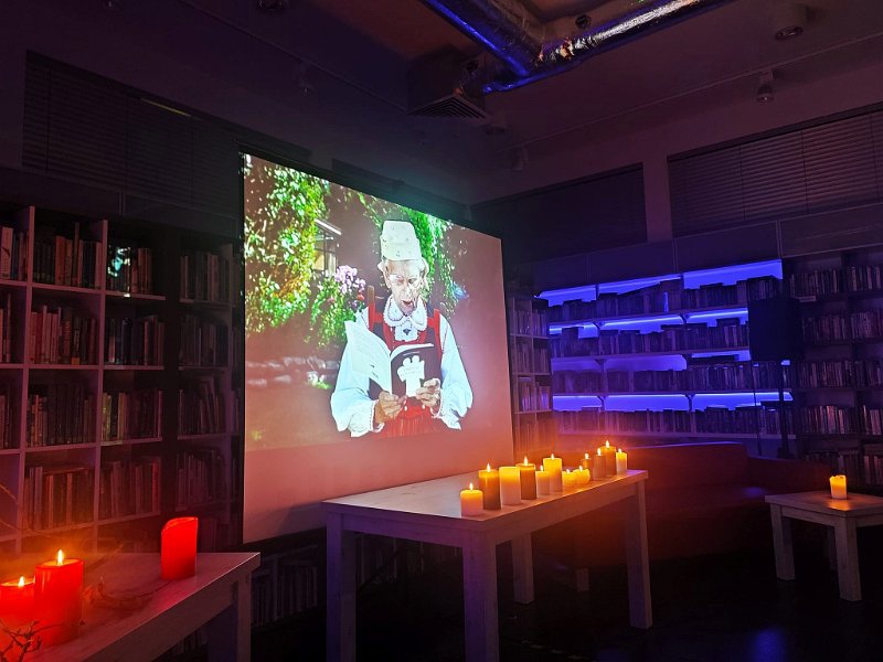 Zaduszki poetyckie w kadzidlańskiej bibliotece [17.11.2022] - zdjęcie #6 - eOstroleka.pl