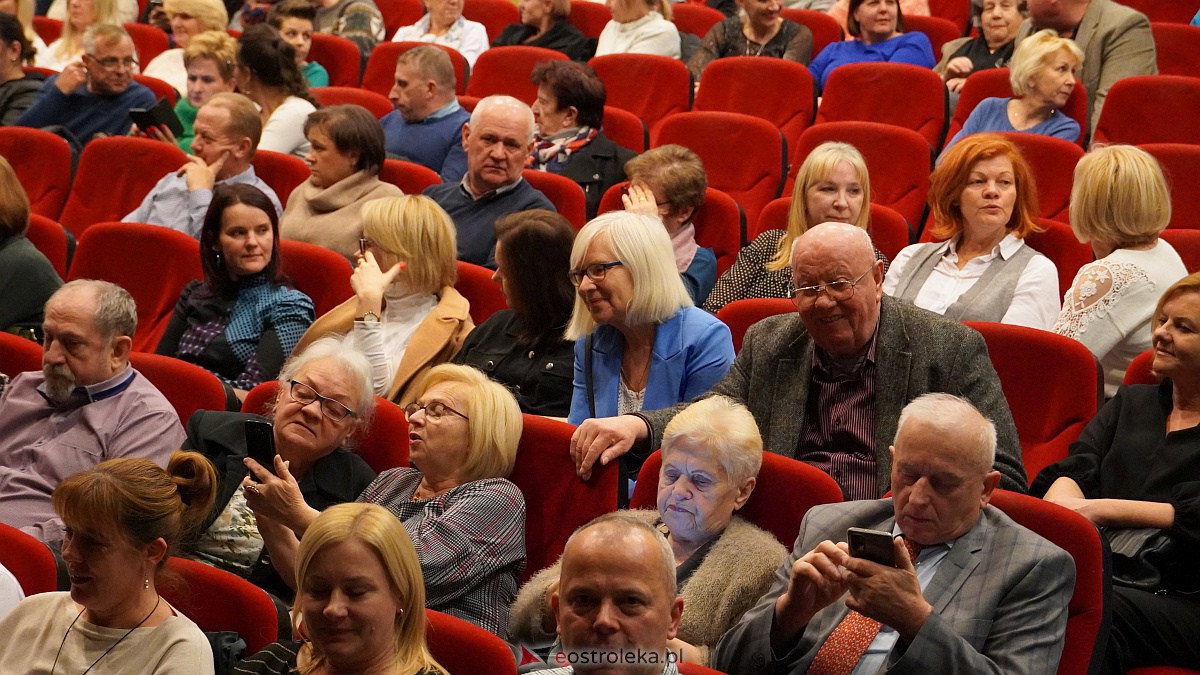 Spektakl Winda do nieba, czyli czworo po czterdziestce [21.11.2022] - zdjęcie #31 - eOstroleka.pl