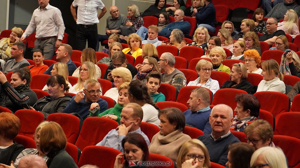 Spektakl Winda do nieba, czyli czworo po czterdziestce [21.11.2022] - zdjęcie #30 - eOstroleka.pl