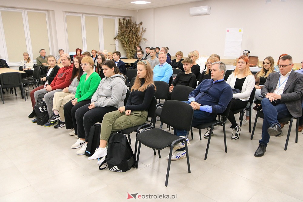 Debata klimatyczna Młodzieżowej Rady Miasta Ostrołęka [22.11.2022] - zdjęcie #12 - eOstroleka.pl