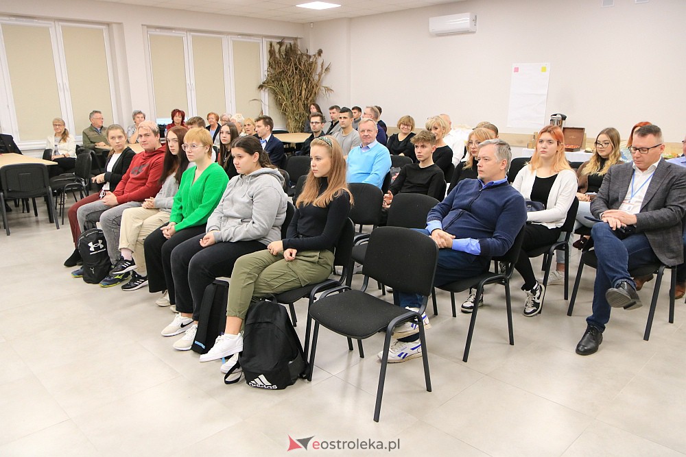 Debata klimatyczna Młodzieżowej Rady Miasta Ostrołęka [22.11.2022] - zdjęcie #36 - eOstroleka.pl
