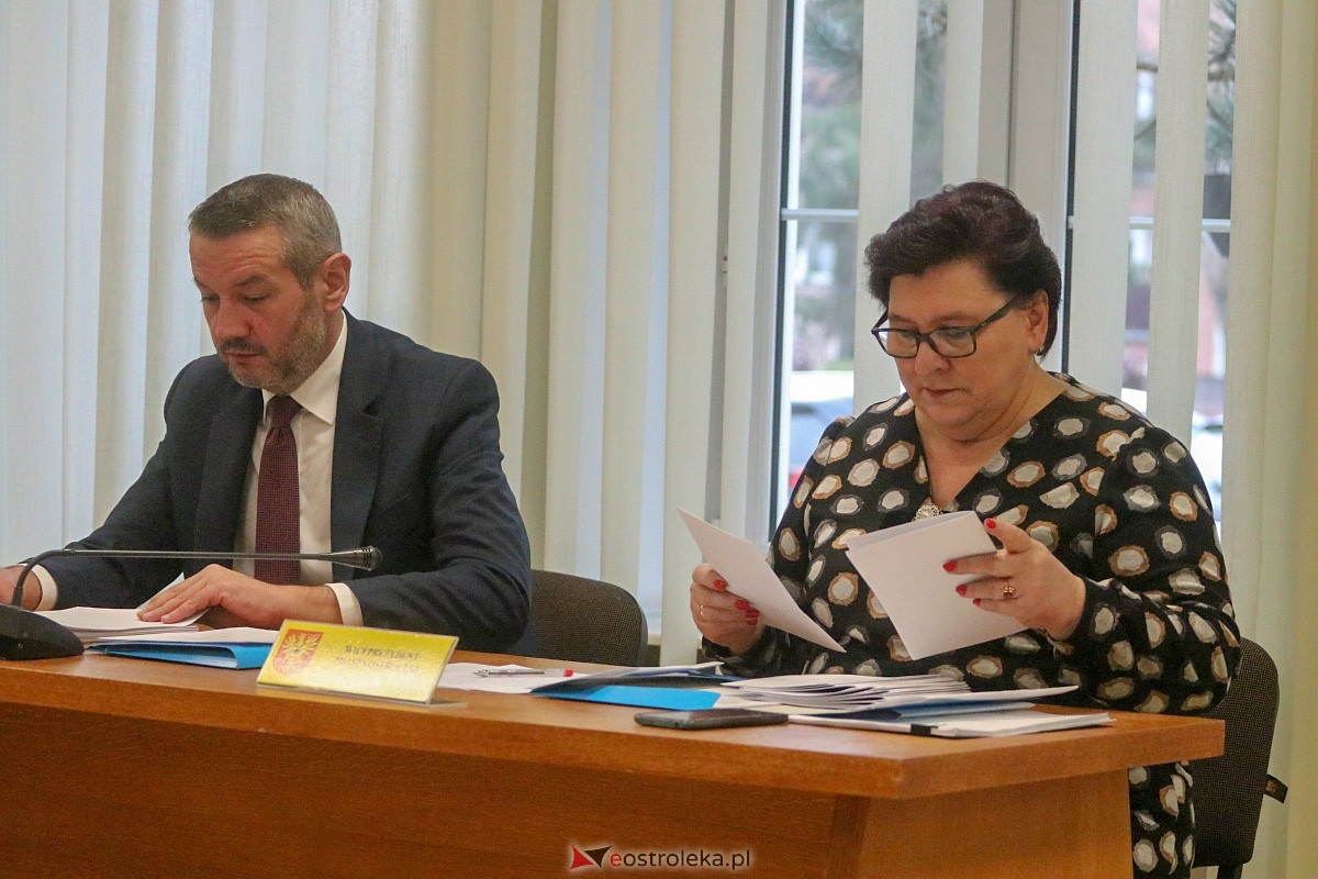 Sesja rady miasta Ostrołęki [24.11.2022] - zdjęcie #4 - eOstroleka.pl