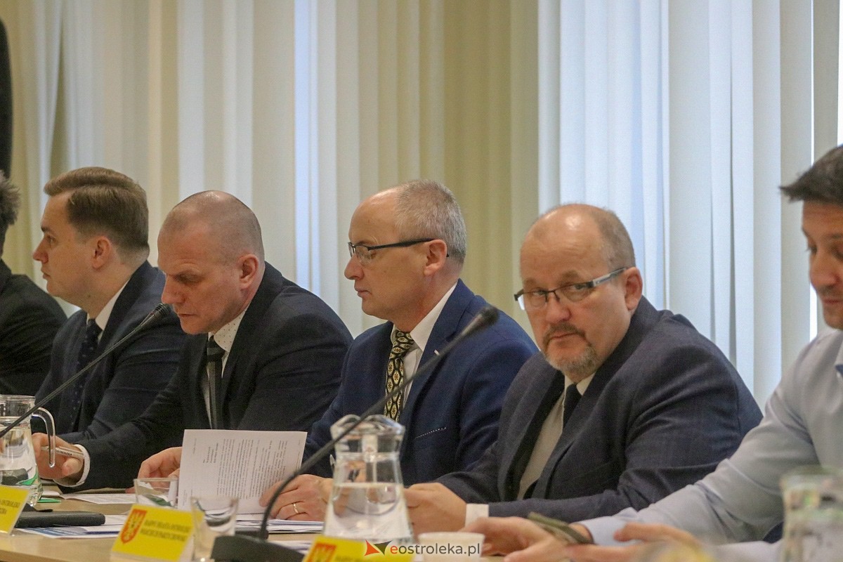 Sesja rady miasta Ostrołęki [24.11.2022] - zdjęcie #8 - eOstroleka.pl