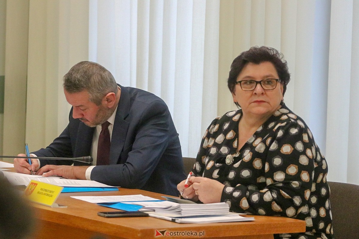 Sesja rady miasta Ostrołęki [24.11.2022] - zdjęcie #31 - eOstroleka.pl