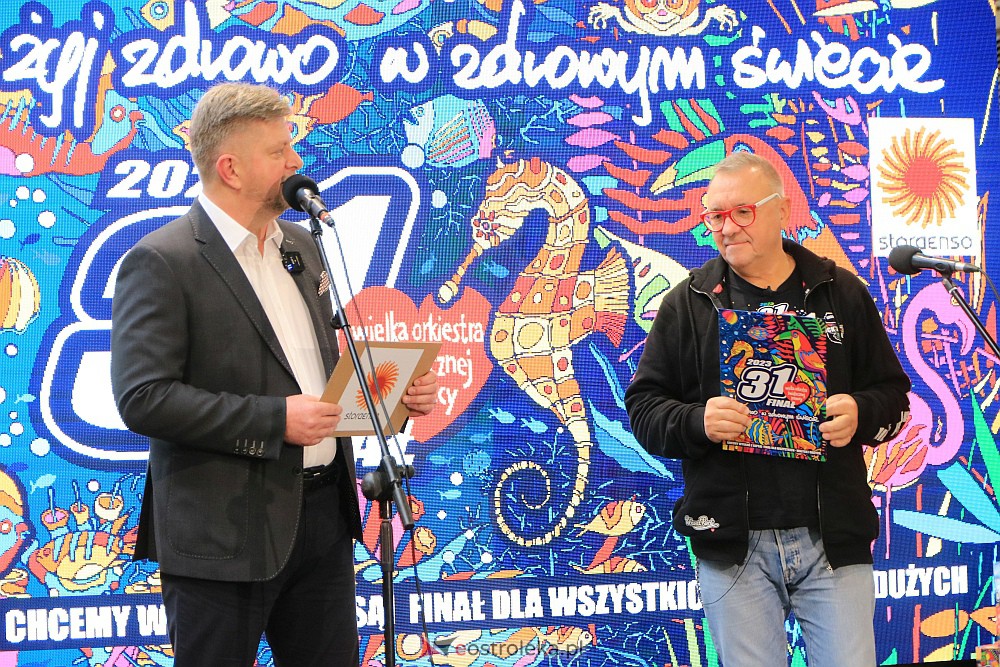 “Poszło!” - Jurek Owsiak uruchomił w Ostrołęce ostatni etap produkcji puszek na 31. finał WOŚP [25.11.2022] - zdjęcie #41 - eOstroleka.pl
