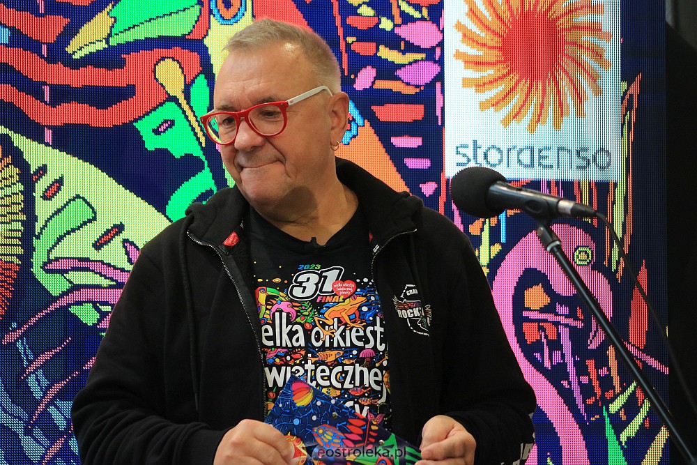 “Poszło!” - Jurek Owsiak uruchomił w Ostrołęce ostatni etap produkcji puszek na 31. finał WOŚP [25.11.2022] - zdjęcie #41 - eOstroleka.pl