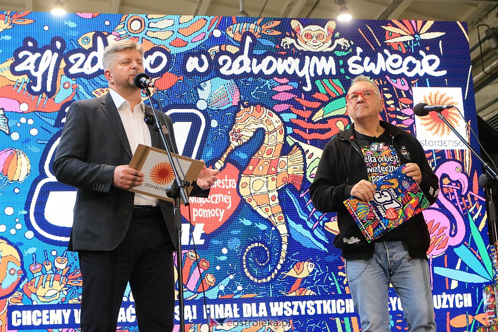 “Poszło!” - Jurek Owsiak uruchomił w Ostrołęce ostatni etap produkcji puszek na 31. finał WOŚP [25.11.2022] - zdjęcie #38 - eOstroleka.pl