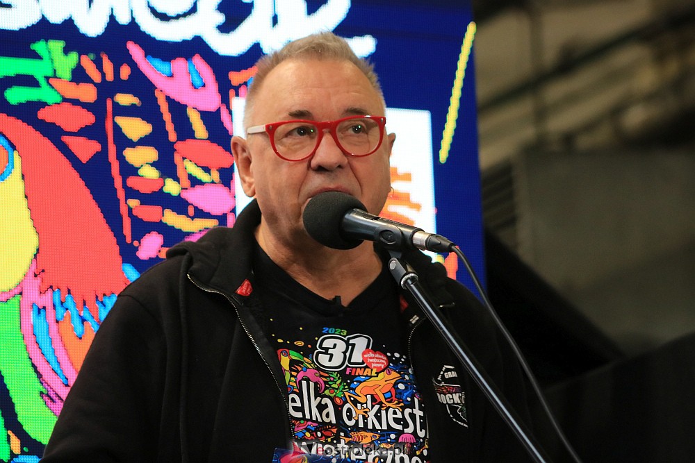 “Poszło!” - Jurek Owsiak uruchomił w Ostrołęce ostatni etap produkcji puszek na 31. finał WOŚP [25.11.2022] - zdjęcie #36 - eOstroleka.pl