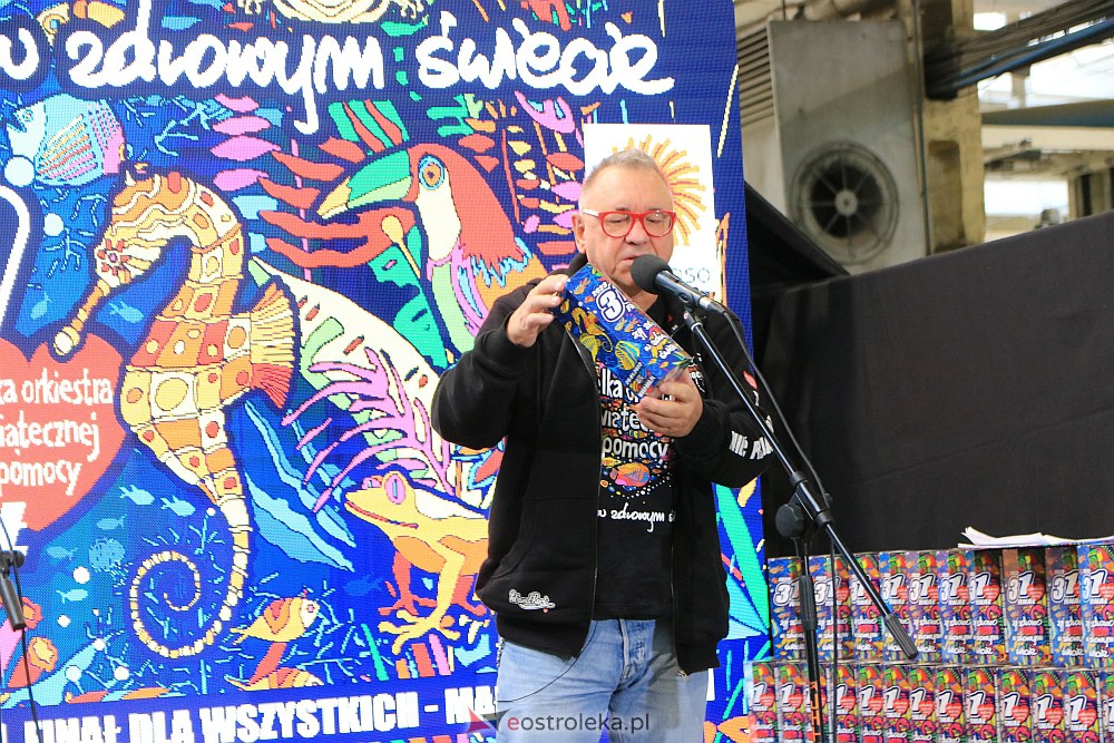 “Poszło!” - Jurek Owsiak uruchomił w Ostrołęce ostatni etap produkcji puszek na 31. finał WOŚP [25.11.2022] - zdjęcie #31 - eOstroleka.pl
