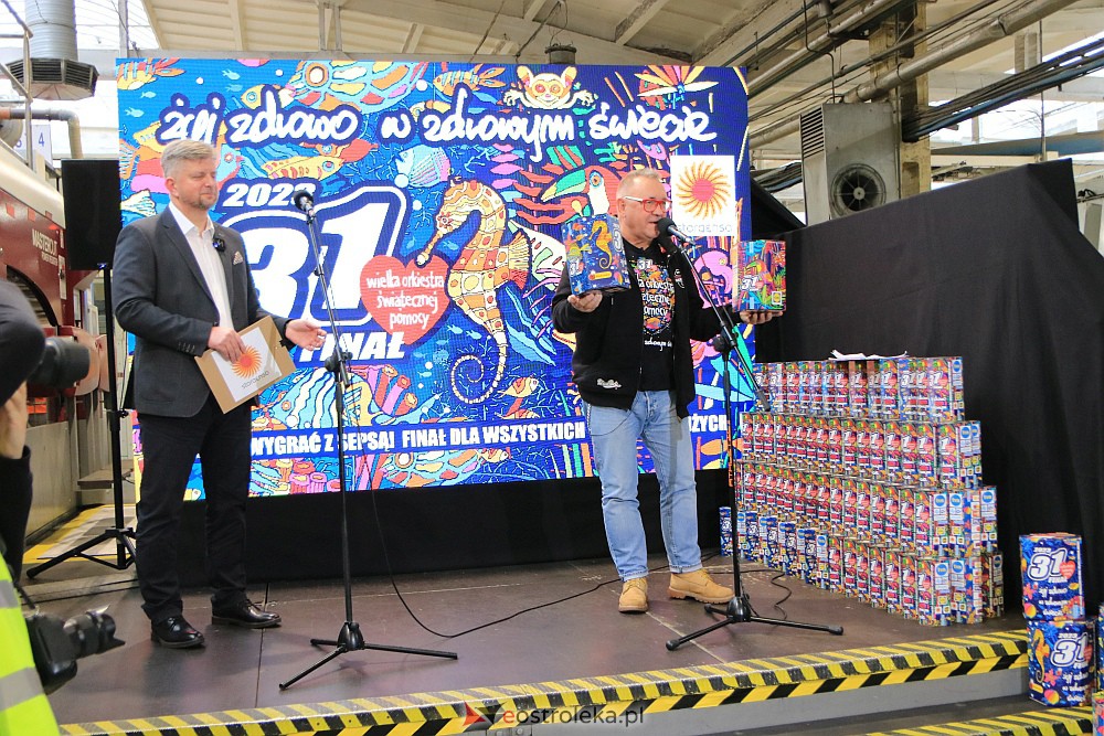 “Poszło!” - Jurek Owsiak uruchomił w Ostrołęce ostatni etap produkcji puszek na 31. finał WOŚP [25.11.2022] - zdjęcie #26 - eOstroleka.pl
