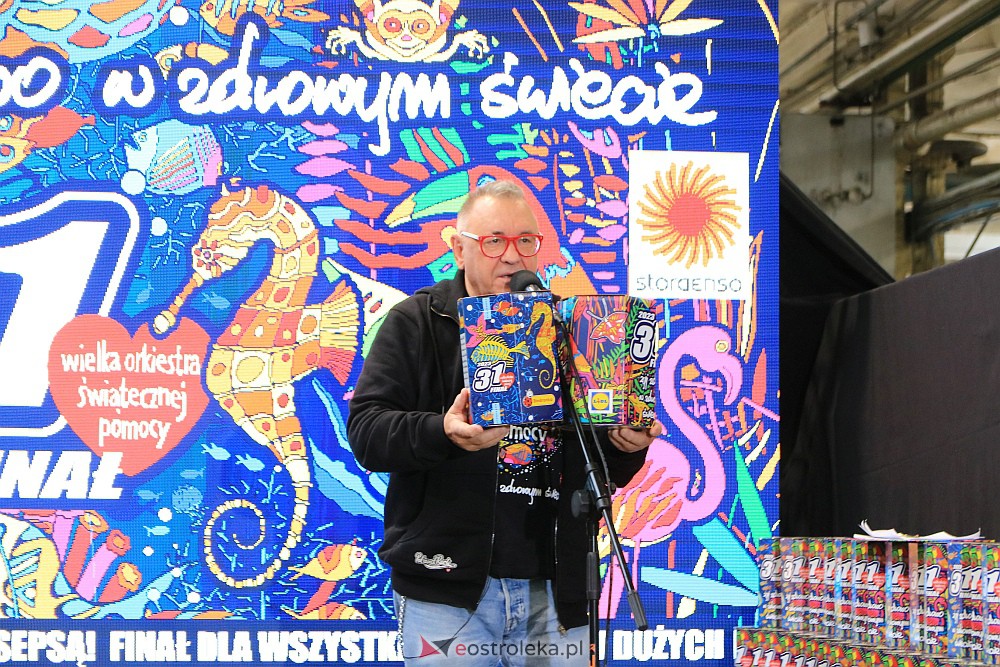 “Poszło!” - Jurek Owsiak uruchomił w Ostrołęce ostatni etap produkcji puszek na 31. finał WOŚP [25.11.2022] - zdjęcie #24 - eOstroleka.pl