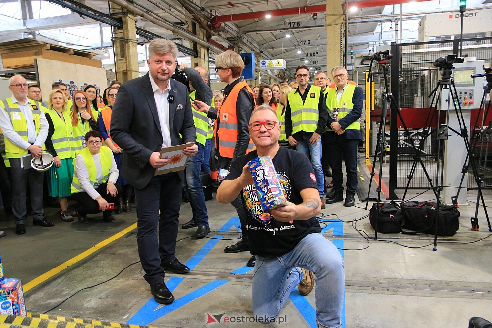 “Poszło!” - Jurek Owsiak uruchomił w Ostrołęce ostatni etap produkcji puszek na 31. finał WOŚP [25.11.2022] - zdjęcie #13 - eOstroleka.pl