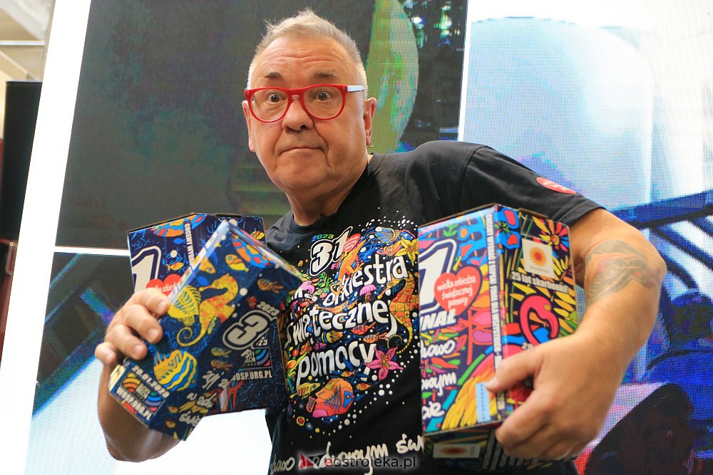 “Poszło!” - Jurek Owsiak uruchomił w Ostrołęce ostatni etap produkcji puszek na 31. finał WOŚP [25.11.2022] - zdjęcie #6 - eOstroleka.pl