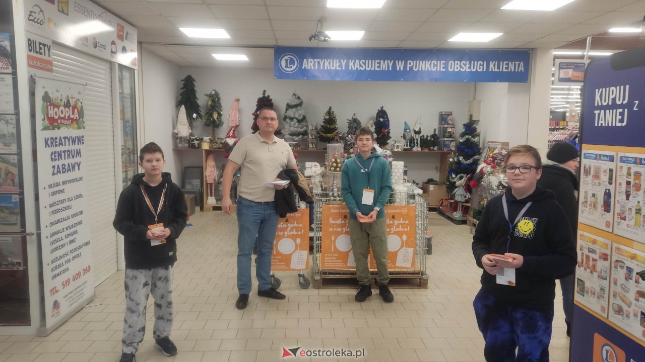 Świąteczna Zbiórka Żywności - piątek [25.11.2022] - zdjęcie #29 - eOstroleka.pl