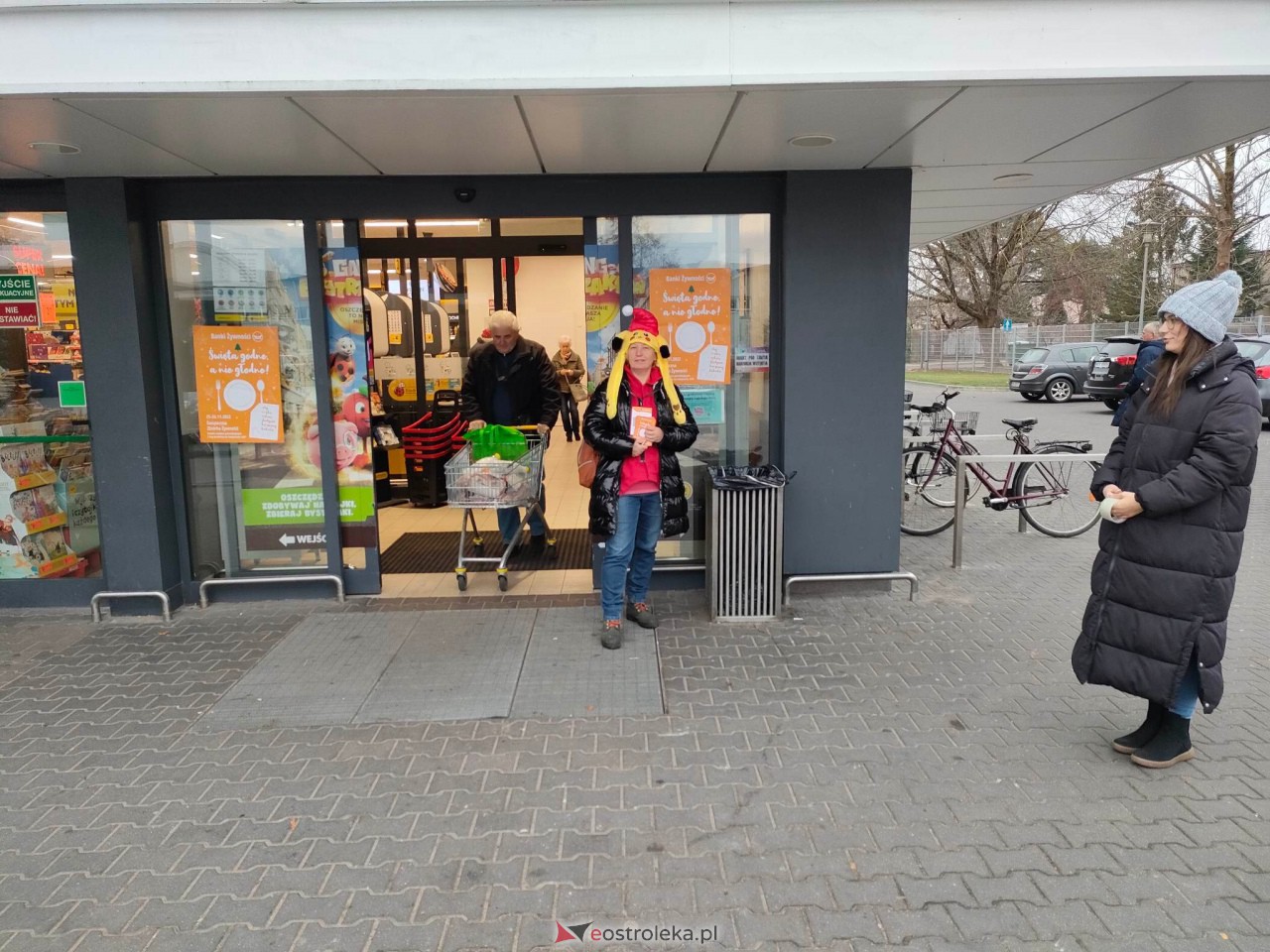Świąteczna Zbiórka Żywności - piątek [25.11.2022] - zdjęcie #28 - eOstroleka.pl