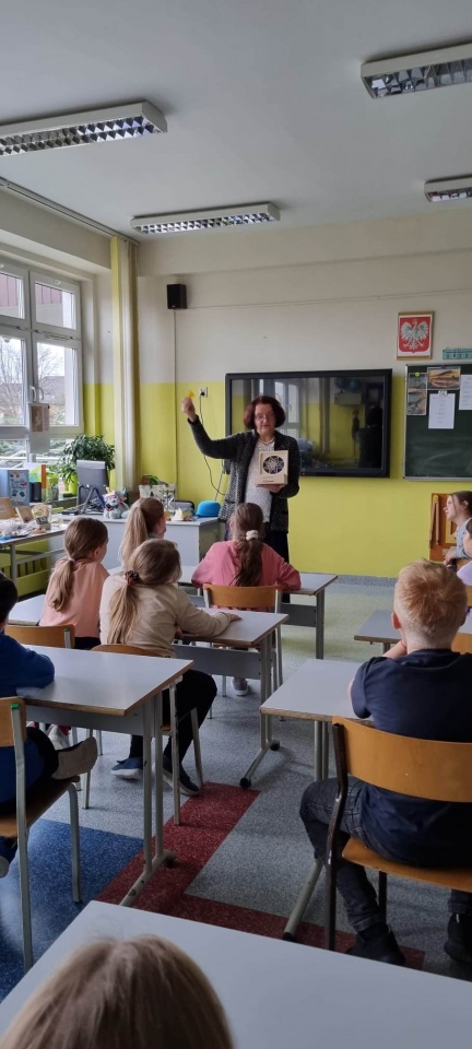 „Z Misiem Liberusiem wśród niezwykłych książek” [27.11.2022] - zdjęcie #9 - eOstroleka.pl