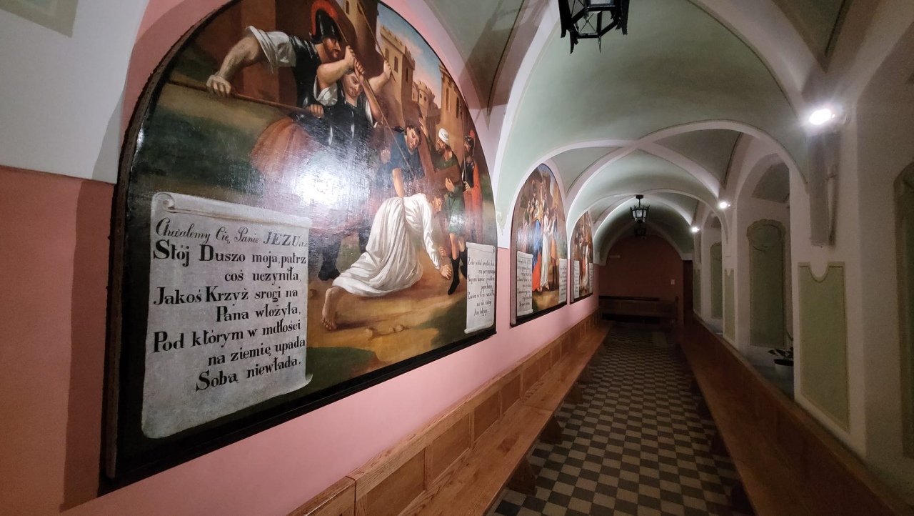 Tak wyglądają odnowione obrazy z ostrołęckiego klasztoru. Renowacja nadała im nowy blask [28.11.2022] - zdjęcie #1 - eOstroleka.pl