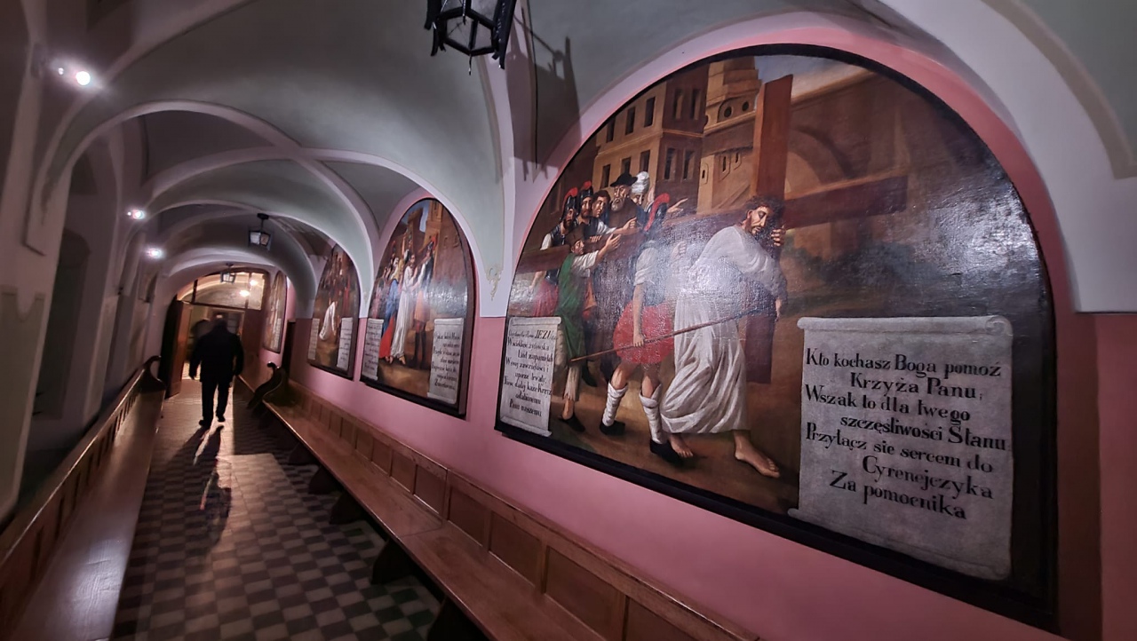 Tak wyglądają odnowione obrazy z ostrołęckiego klasztoru. Renowacja nadała im nowy blask [28.11.2022] - zdjęcie #2 - eOstroleka.pl