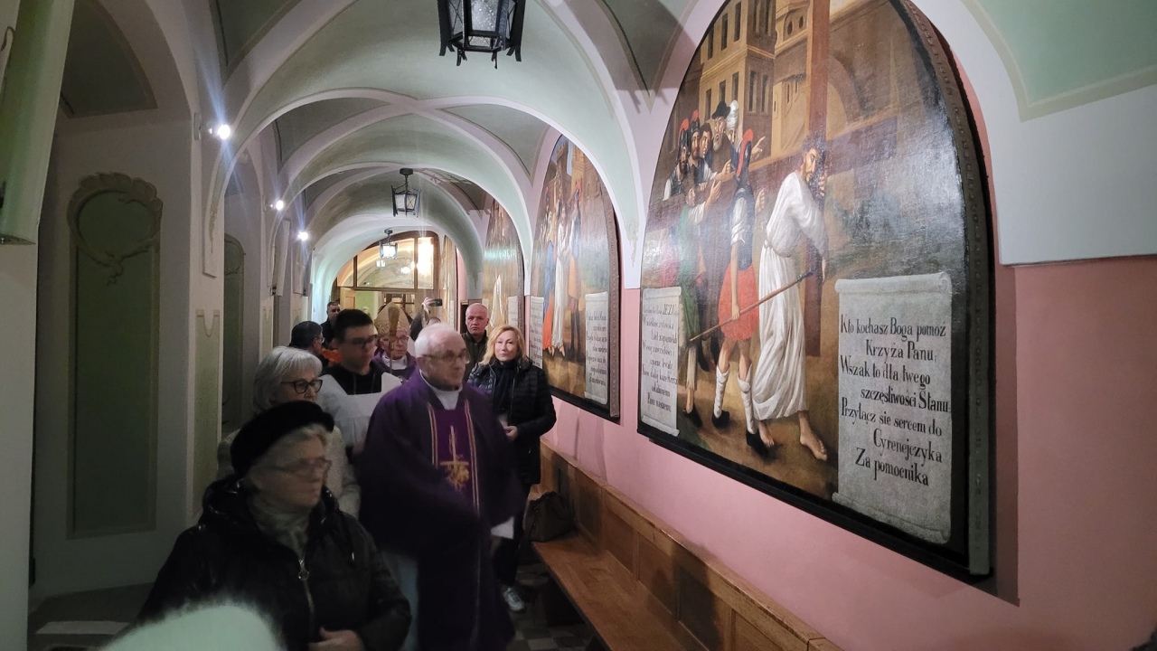 Tak wyglądają odnowione obrazy z ostrołęckiego klasztoru. Renowacja nadała im nowy blask [28.11.2022] - zdjęcie #6 - eOstroleka.pl