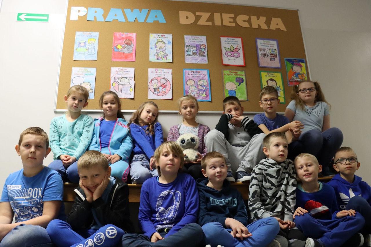 Międzynarodowy Dzień Praw Dziecka w Szkole Podstawowej nr 4 w Ostrołęce - zdjęcie #3 - eOstroleka.pl