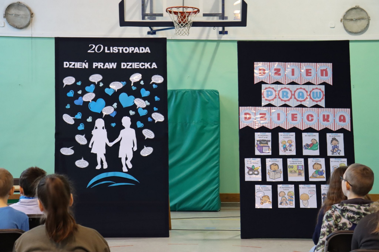 Międzynarodowy Dzień Praw Dziecka w Szkole Podstawowej nr 4 w Ostrołęce - zdjęcie #4 - eOstroleka.pl