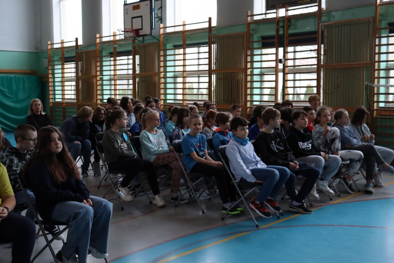 Międzynarodowy Dzień Praw Dziecka w Szkole Podstawowej nr 4 w Ostrołęce - zdjęcie #8 - eOstroleka.pl